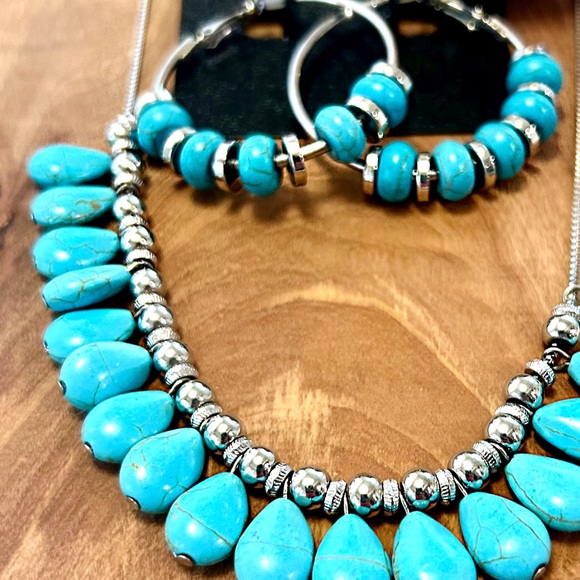Turquoise and Silver Beaded Jewelry Set - Picture 4 of 8
